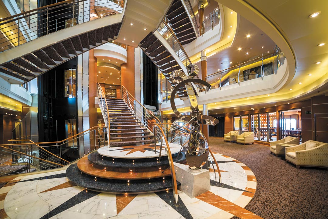 El Regent Seven Seas Voyager es un gran barco, 40.000 toneladas, pero con muy pocos pasajeros, 768... normalmente buques como este tienen más de 2.000 pasajeros... eso es el lujo Regent, grandes barcos para pocos pasajeros. (FOTO: Atrium del Regent Seven Seas Voyager) REGENT SEVEN SEAS CRUISES SEVEN SEAS VOYAGER REGENT CRUISES LUXURY CRUISES REGEN SEVEN SEAS CRUCEROS DE LUJO REGENT SEVEN SEAS VOYAGER CRUCEROS RSSC REGENT CRUISES #crucerosdelujo #luxurycruises #crucerosexclusivos #regentsevenseas #regentcruises #rssc #crucerosregent #sevenseasvoyager #regentvoyager #luxurycruises #crucerosdeluxe #crucerosdelujo #cruceroslujo